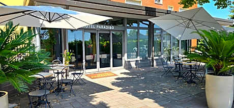 HOTEL PARADISO