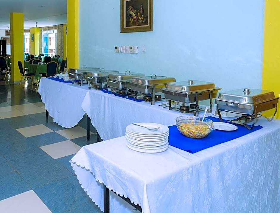 Aponye Hotel – Kampala, WV