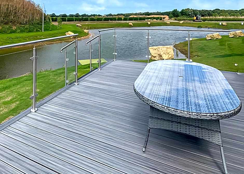 Lakeside Luxury Lodges