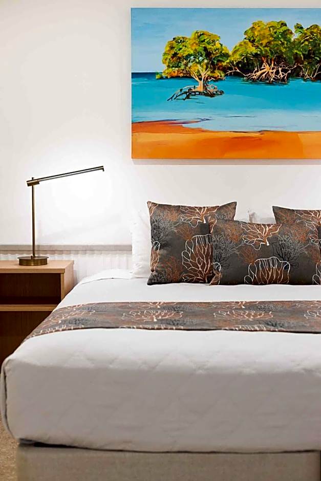 Moonlight Bay Suites