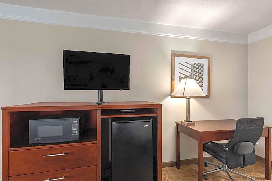 Days Inn by Wyndham Columbia Kentucky