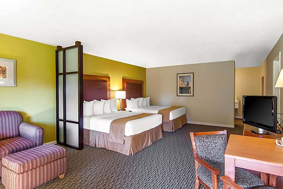 Quality Inn & Suites At Coos Bay