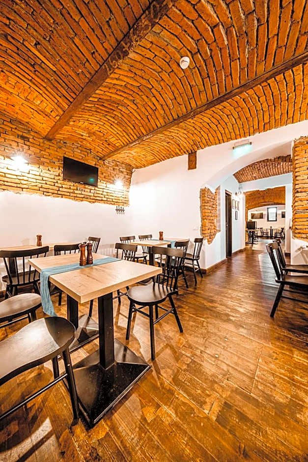 CASA CHITIC - HOTEL & RESTAURANT- Str Nicolae Balcescu 13