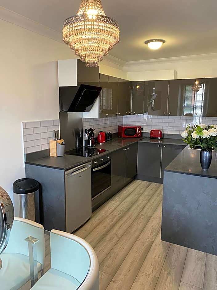 Crown and Cushion Appleby