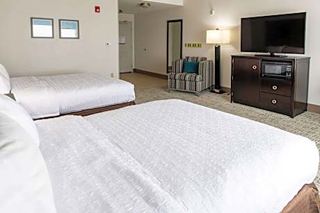 Queen Room with Two Queen Beds - Hearing Access/Non-Smoking