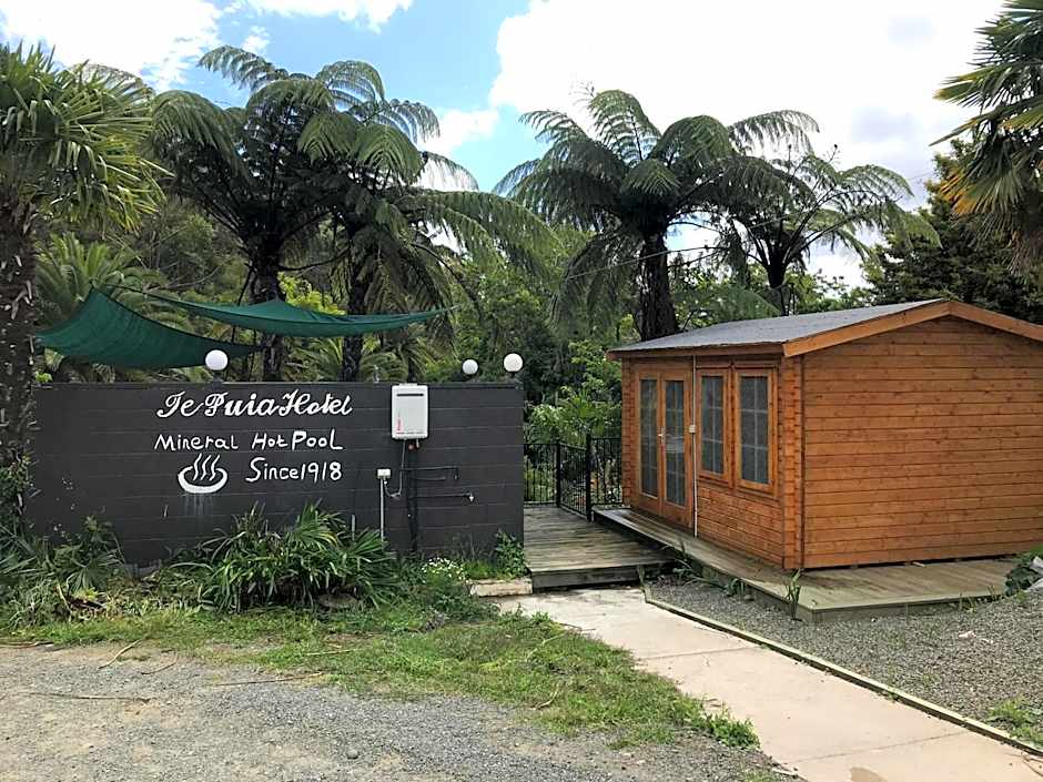 Te Puia Hot Springs Hotel