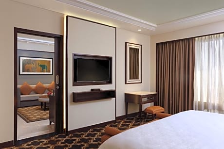 Executive King Suite Room with Lounge Access - Complimentary IMFL from 6pm to 8pm