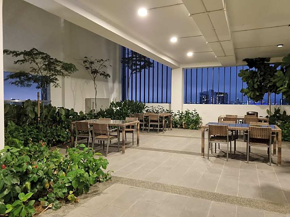 Pavilion 2 Revol Sky Pool 2-3 pax LS25