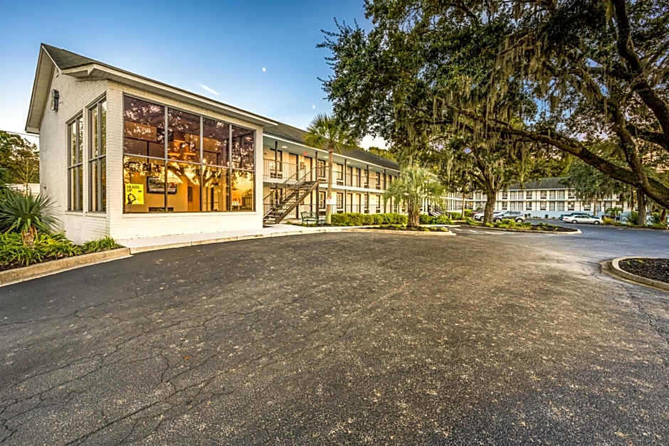 Charleston Creekside Inn