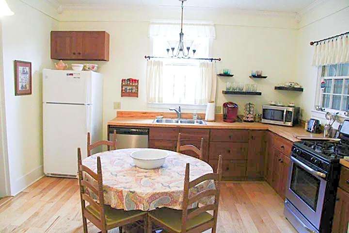 Riverboat Bed & Breakfast