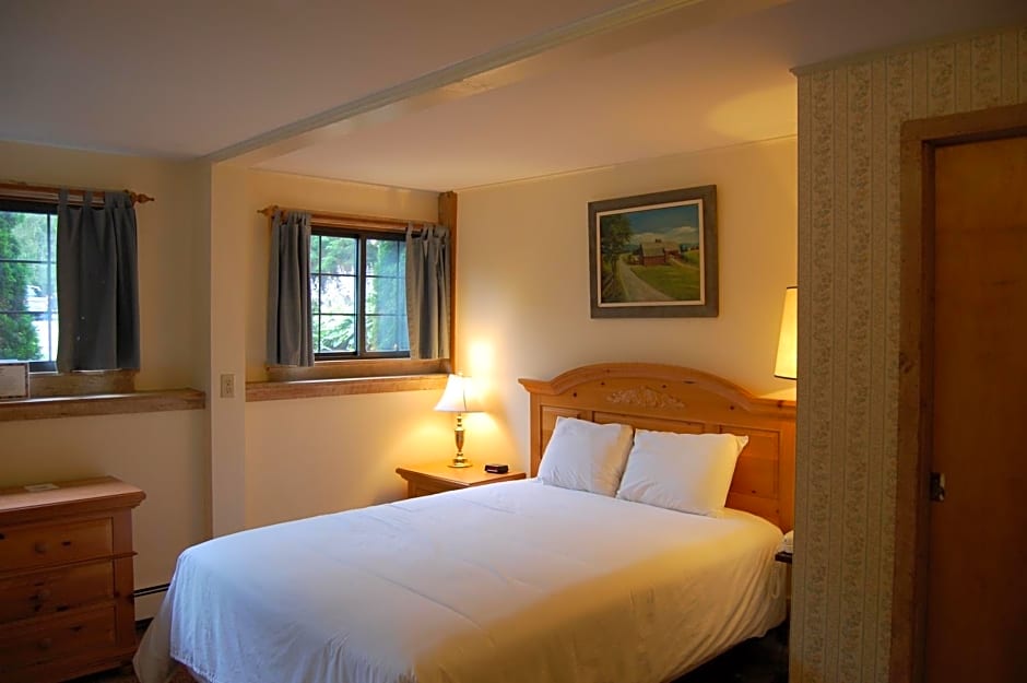 Summit Lodge