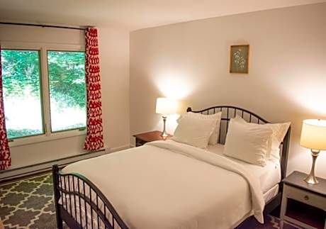 Lodge Queen, Woods View (Separate Building)