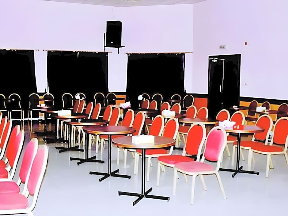 OYO 142 Al Sharqiya Sands Hotel