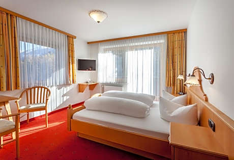 Deluxe Four-Bedroom Apartment