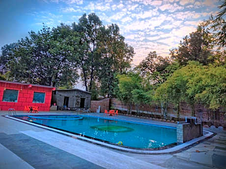 Bandhavgarh Tiger Resort