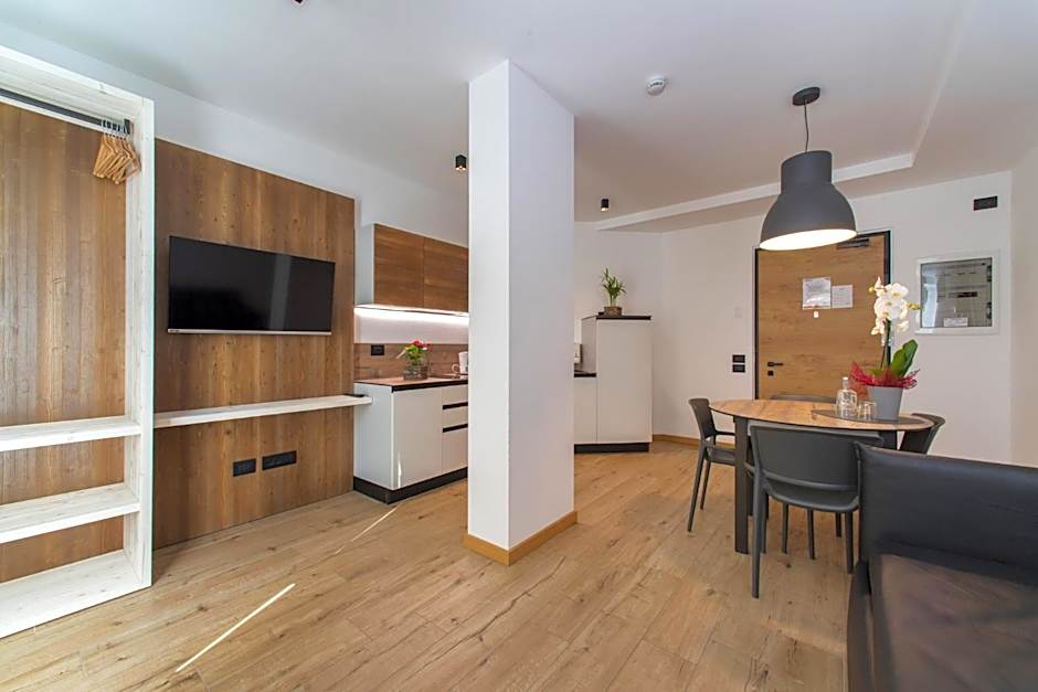 YUGOGO PELLICO 8 Trento Centro