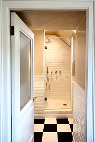 LOFT SUITE- SINGLE