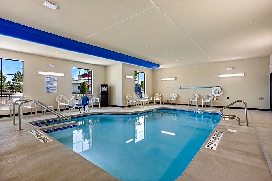 Cobblestone Hotel & Suites - De Pere