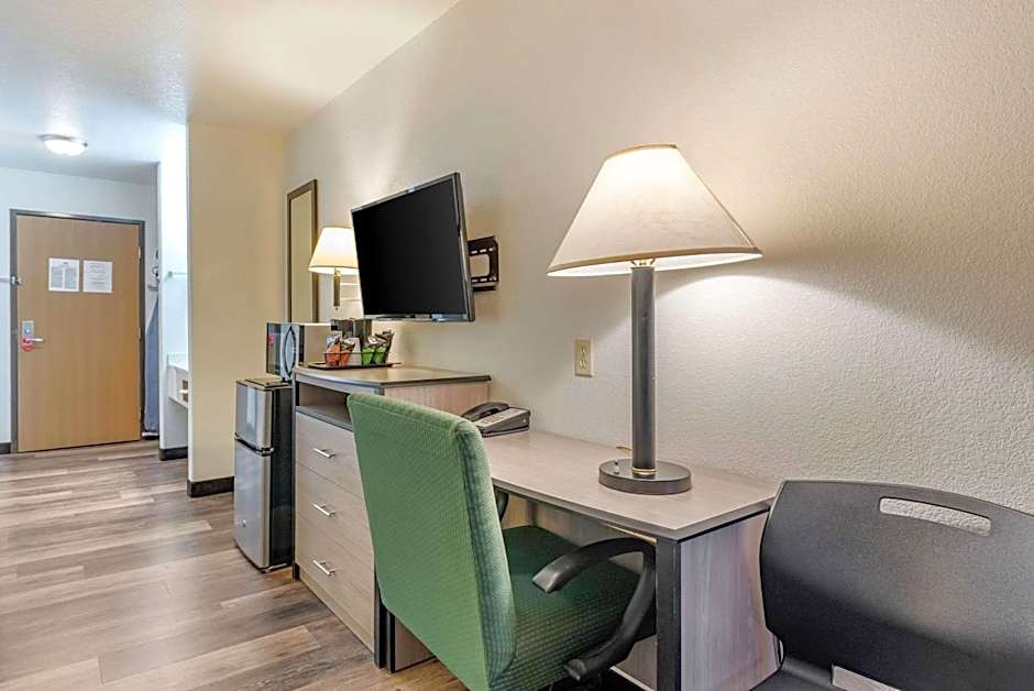 Econo Lodge Pueblo North