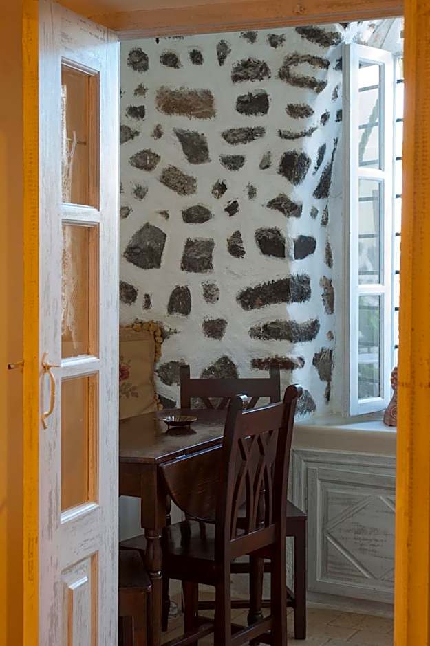 Heliophos Boutique Caves