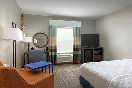 1 King Bed Nonsmoking