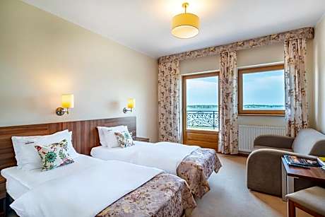 Twin Room with Lake View