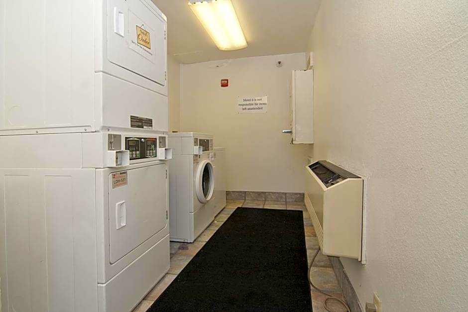 Motel 6-Roseville, MN - Minneapolis North