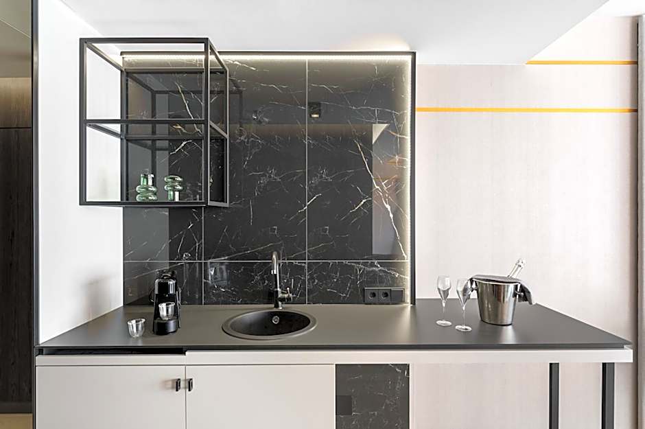 Emerald Hotel by Continental Group