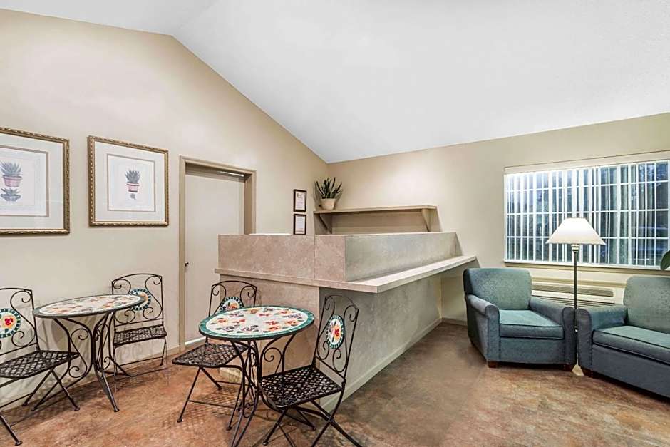 Super 8 by Wyndham Madison