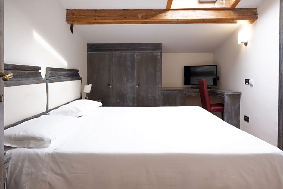 Photo 1 of 2 of Standard 2 Beds
