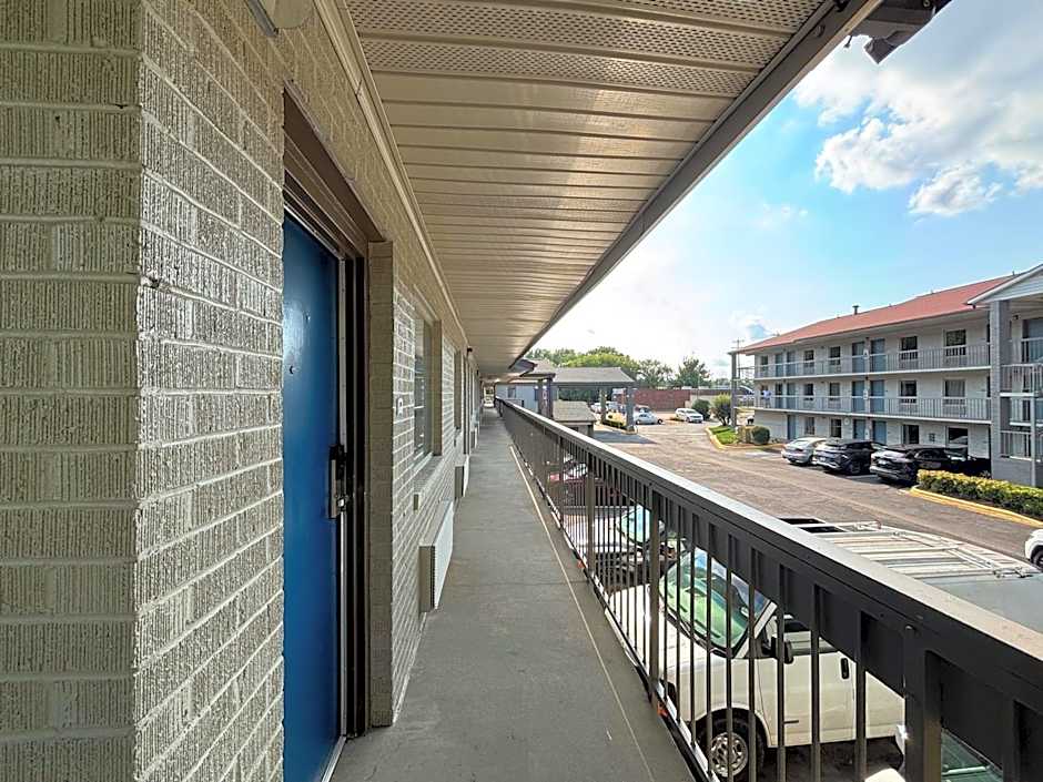 Motel 6 Charlotte, NC Northlake