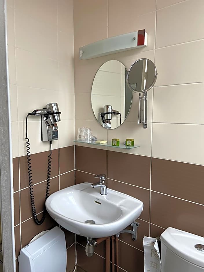 Hôtel De France - Restaurant L'insolite