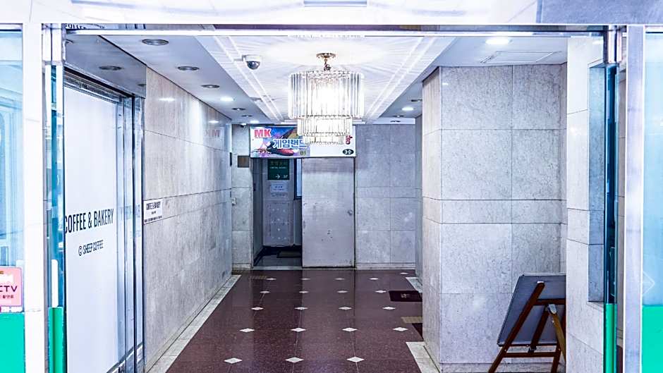 Central Hotel