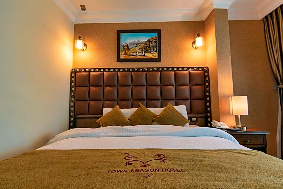 Town Season Hotel