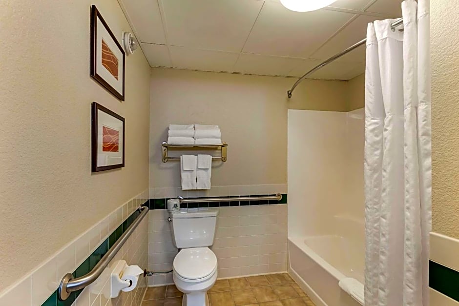 Comfort Inn & Suites Jackson - West Bend