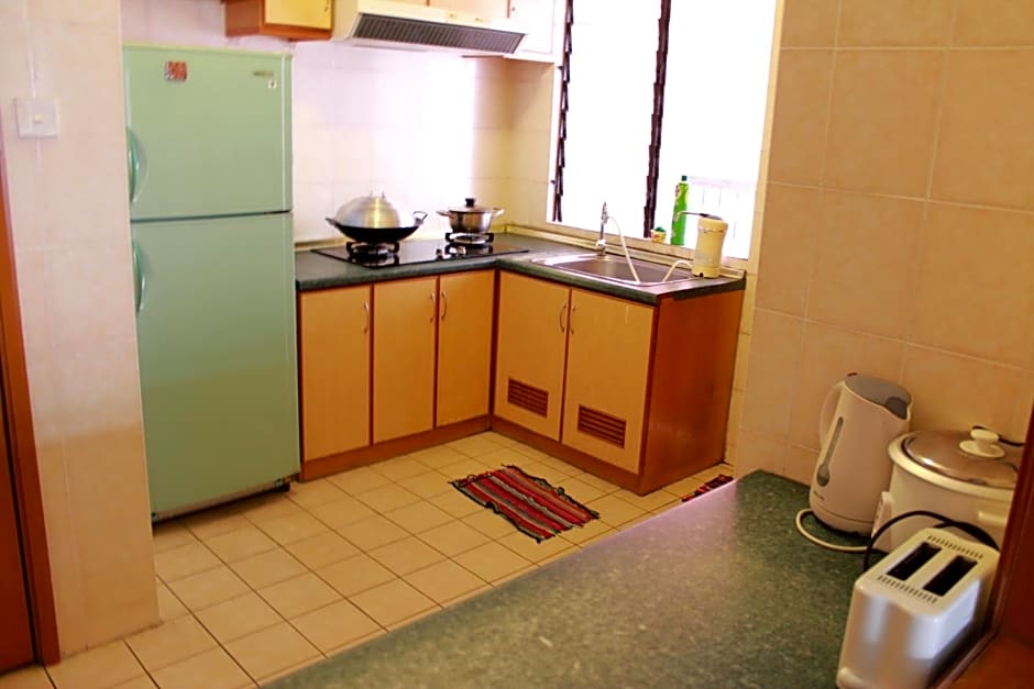 Homestay Marina Court