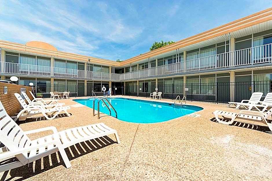 Motel 6 Effingham, IL