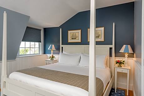 Spa King Suite with Balcony