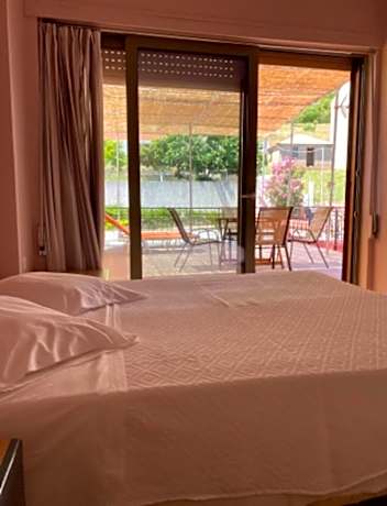 One-Bedroom Apartment (3 Adults) with Mountain View