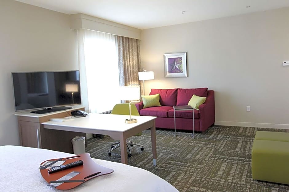 Hampton Inn By Hilton & Suites Dallas Market Center
