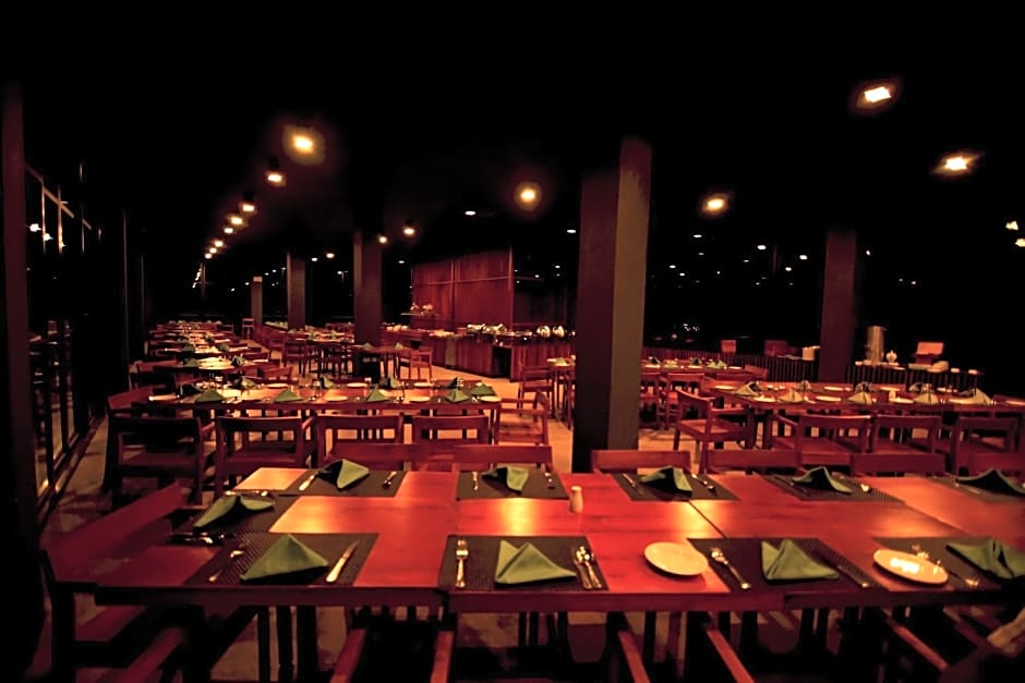 Oak Ray Hotel - Tea Bush Ramboda