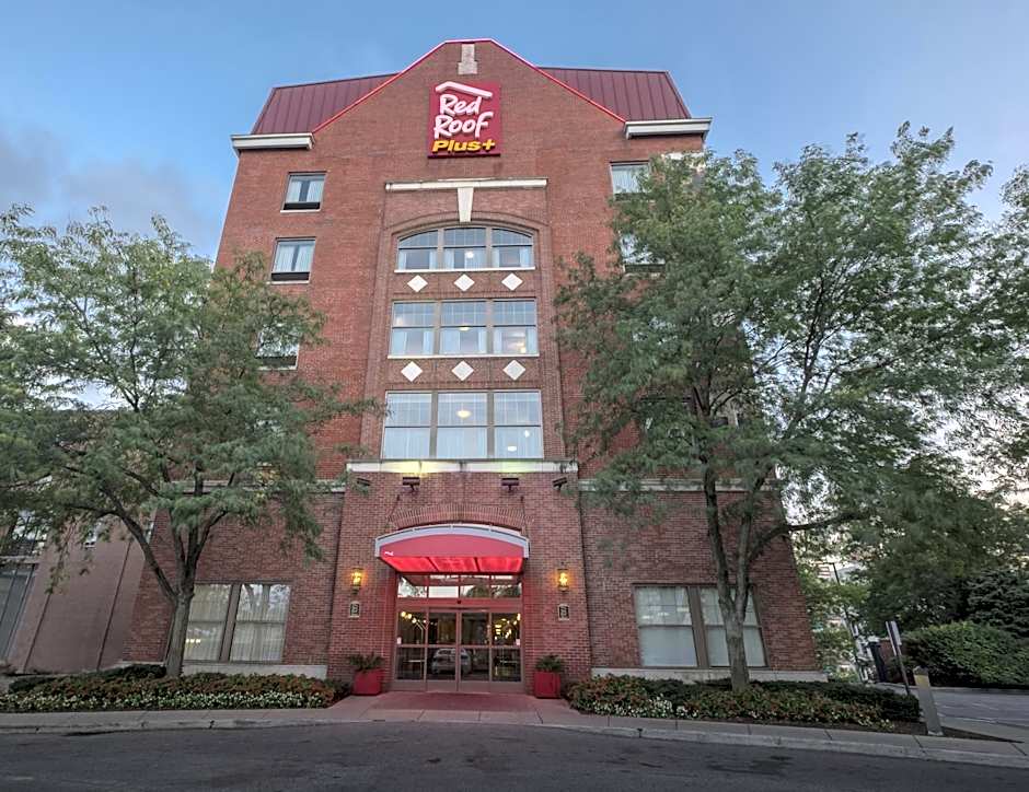 Red Roof PLUS+ Columbus Downtown- Convention Center