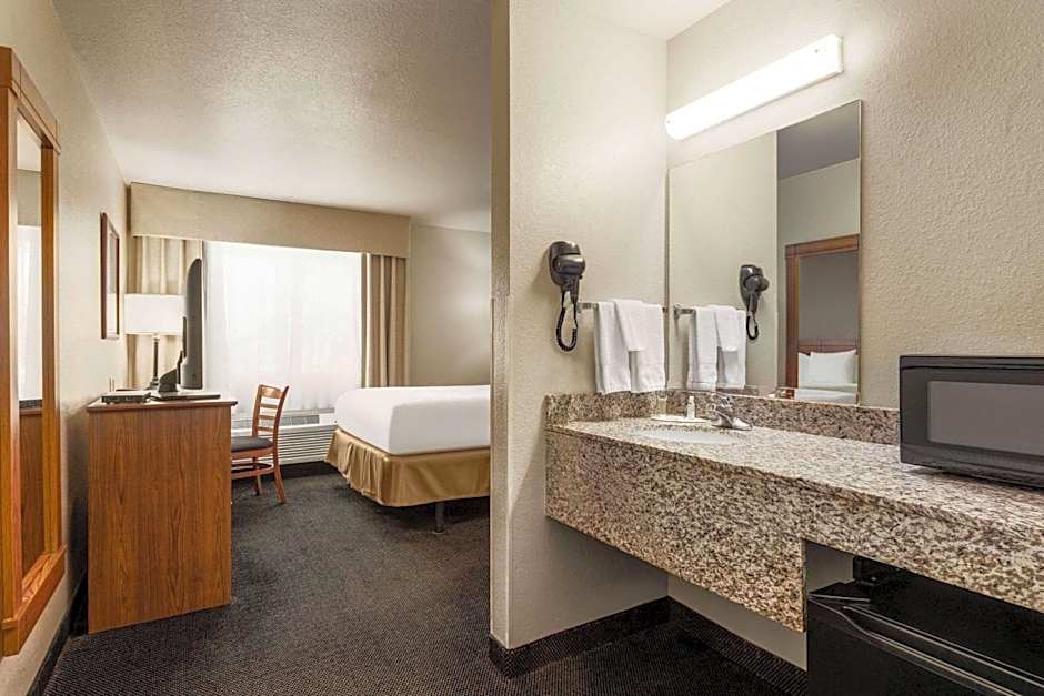 Travelodge by Wyndham Dexter