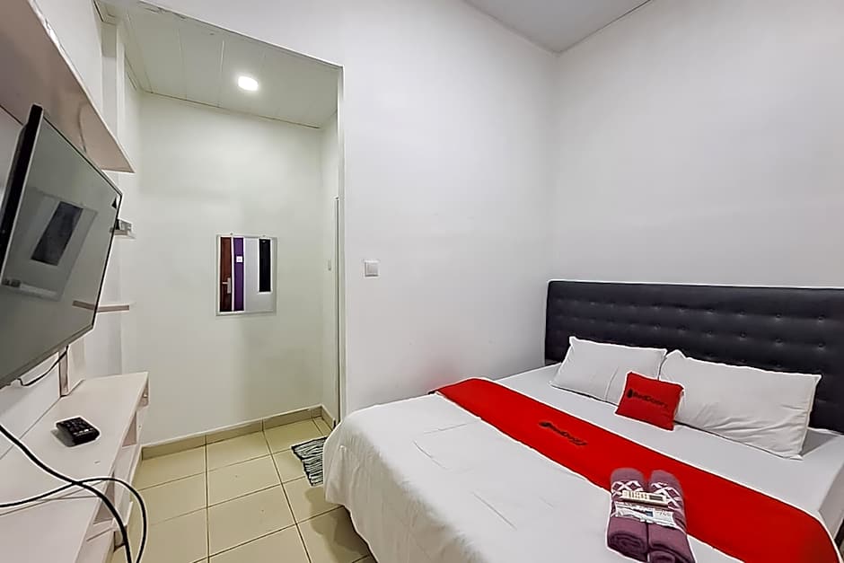 RedDoorz @ Jalan Ahmad Yani Karawang