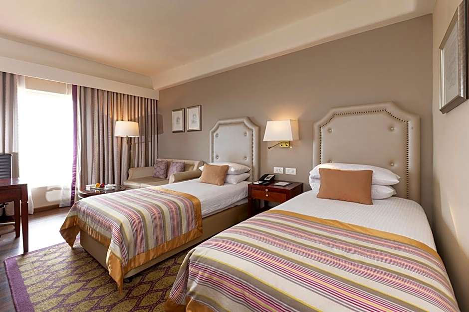 Photo 1 of 6 of Deluxe Ocean 1 Twin Bed