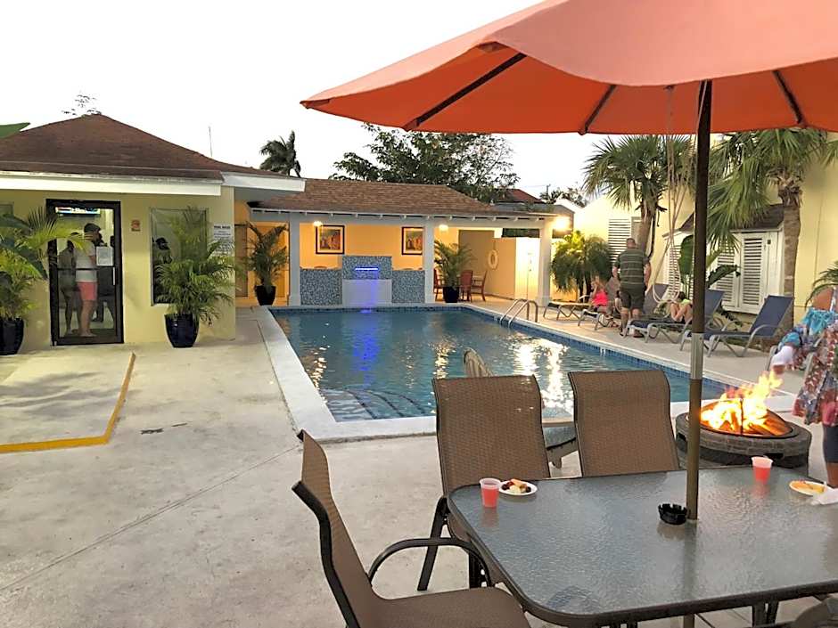 Colony Club Inn & Suites