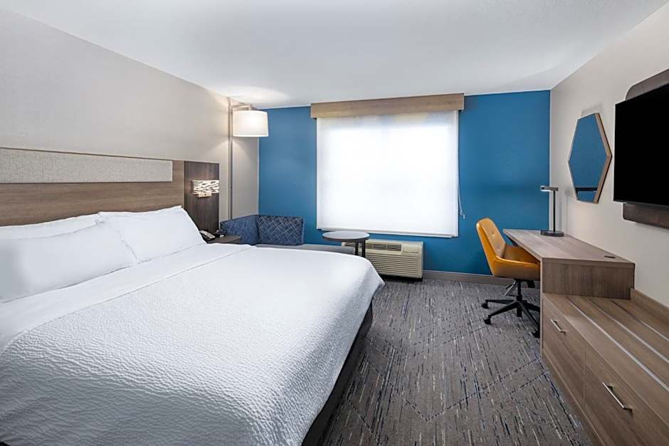 Holiday Inn Express & Suites - Green Bay East By IHG