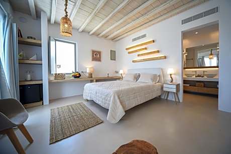 Superior suite with Jetted Tub & Sea View