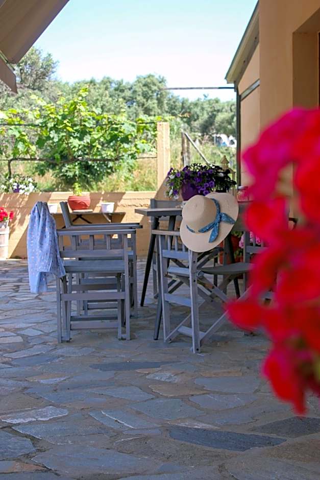 Studios Liotrivi Ouranoupolis