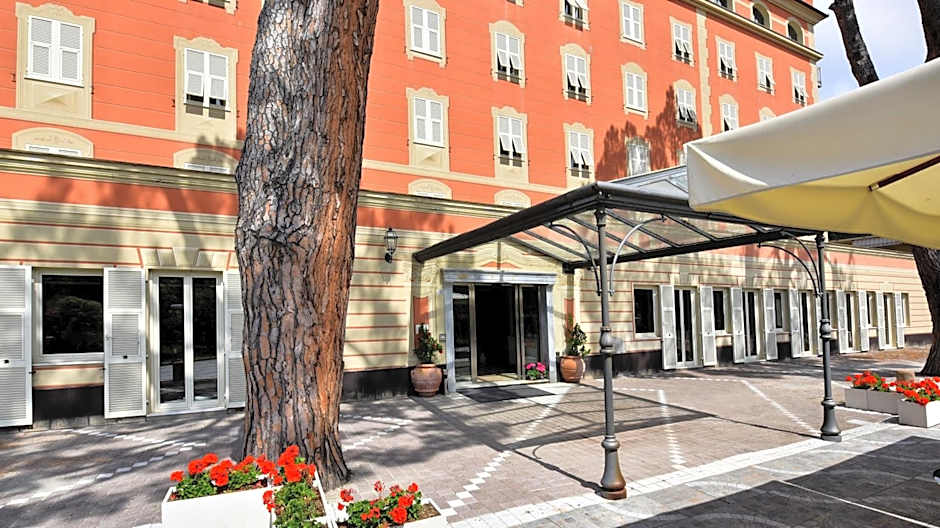 Hotel Sud Est by Fam Rossetti